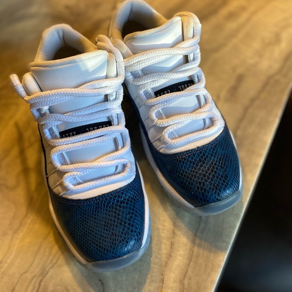 Blue and white snake skin Jordan 11 5.5y - Picture 4 of 4
